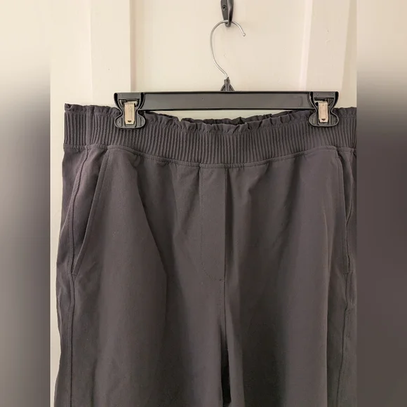 Lululemon Stretch Woven Ruffle-Waist High-Rise Short 9" - Picture 4 of 8